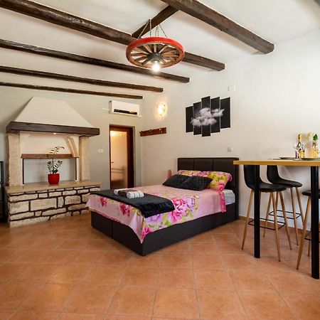 House 1119 Villa Muntic Ngoại thất bức ảnh