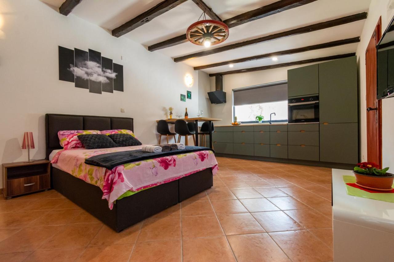 House 1119 Villa Muntic Ngoại thất bức ảnh