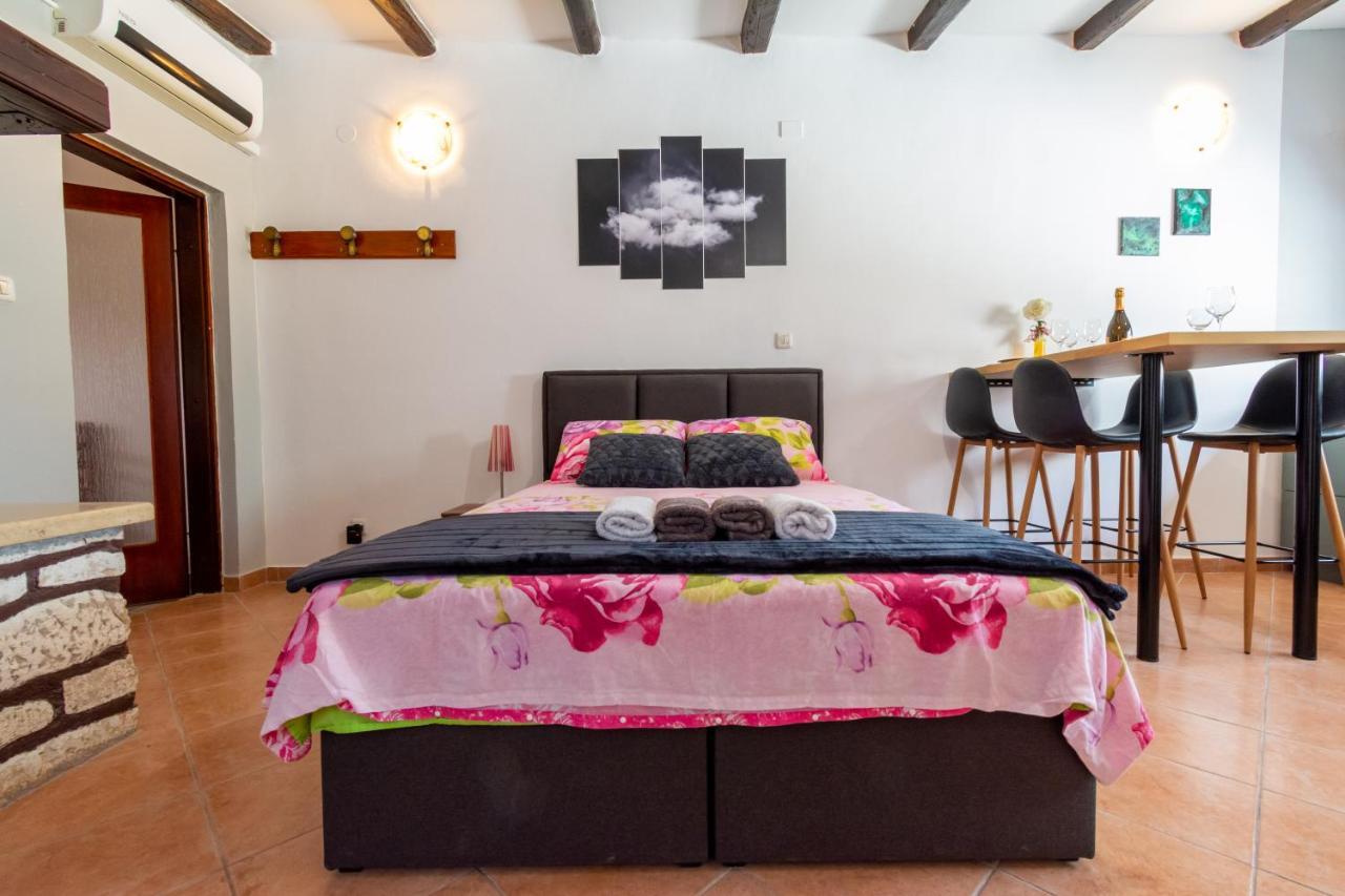 House 1119 Villa Muntic Ngoại thất bức ảnh