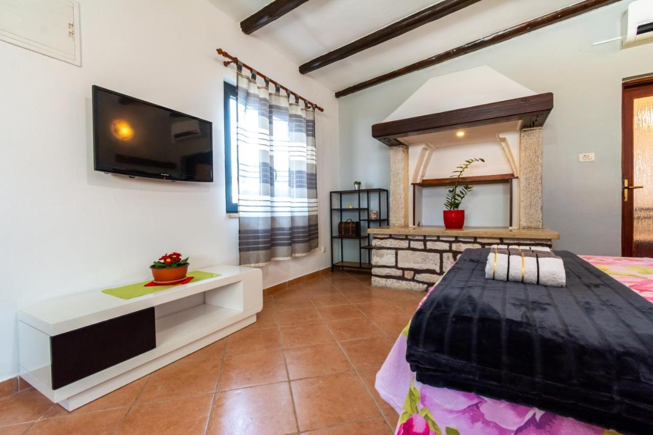 House 1119 Villa Muntic Ngoại thất bức ảnh