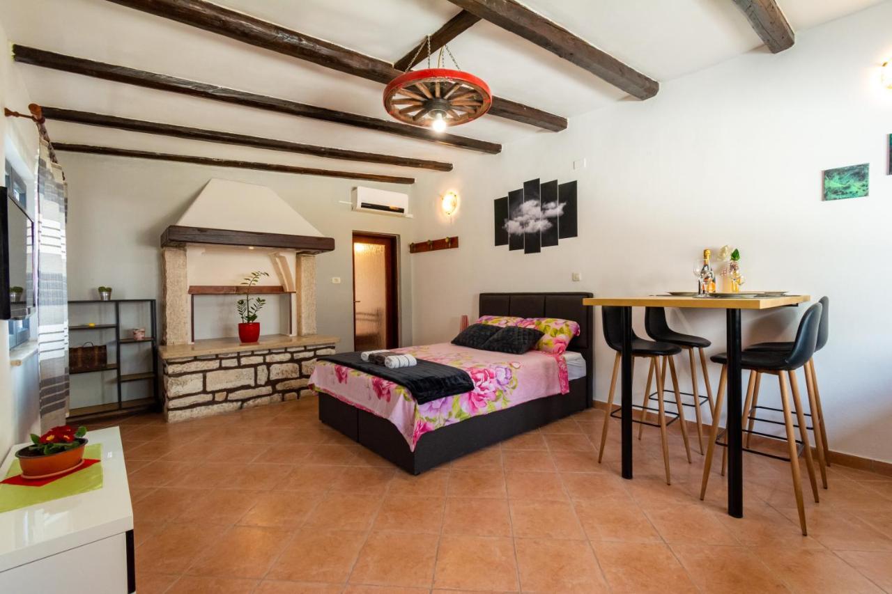 House 1119 Villa Muntic Ngoại thất bức ảnh