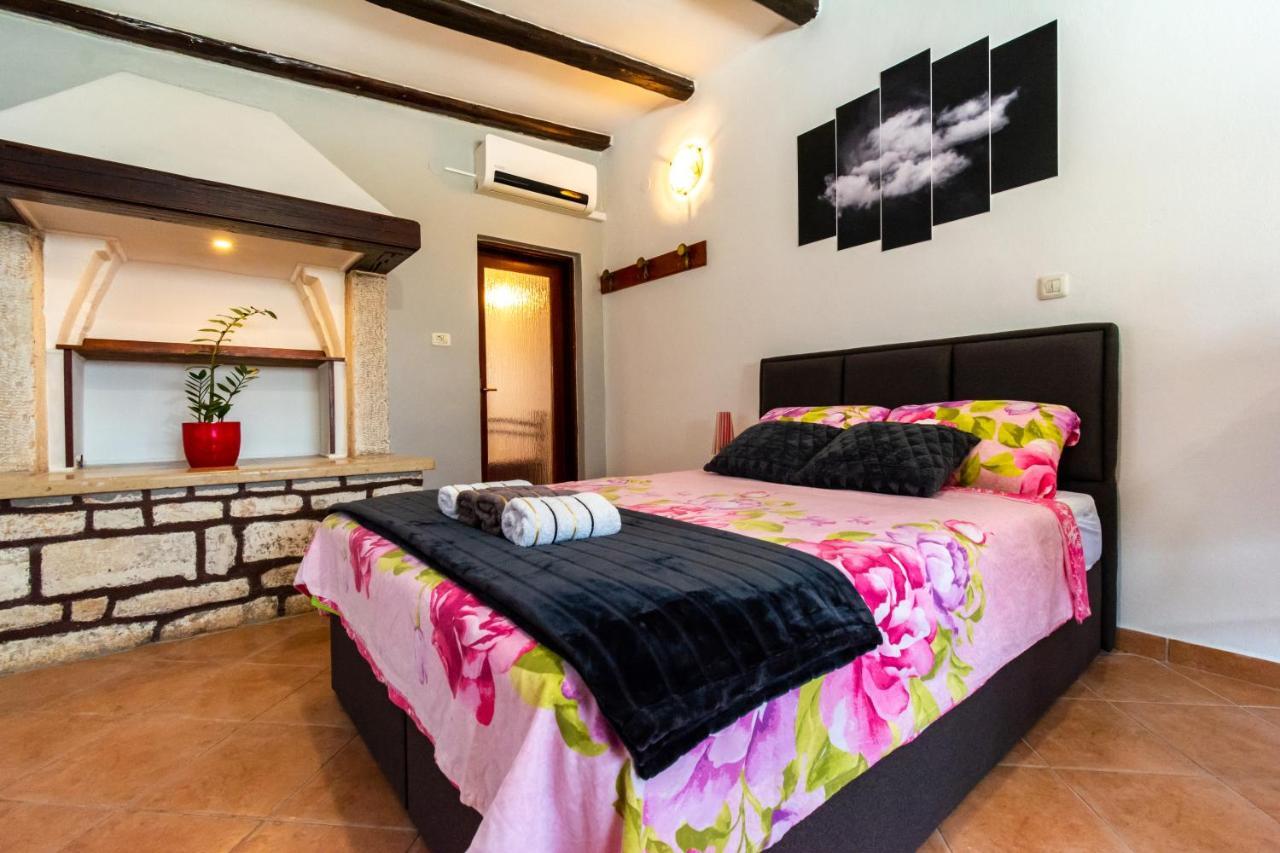 House 1119 Villa Muntic Ngoại thất bức ảnh